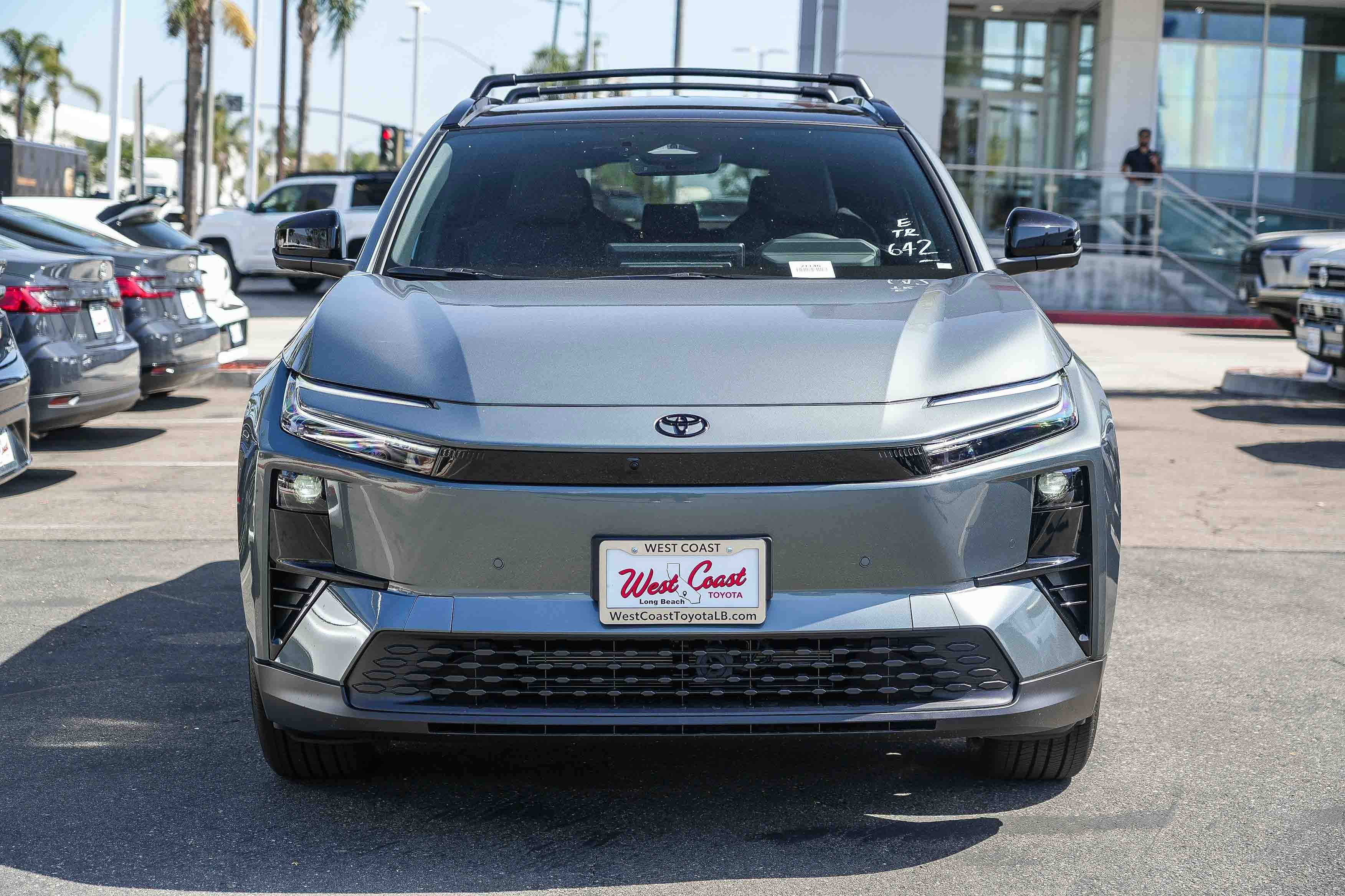 2026 Toyota C-HR XSE - Photo 4