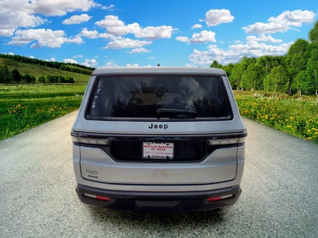 New 2026 Silver-Zynith Exterior Paint Jeep Limited Reserve image 6