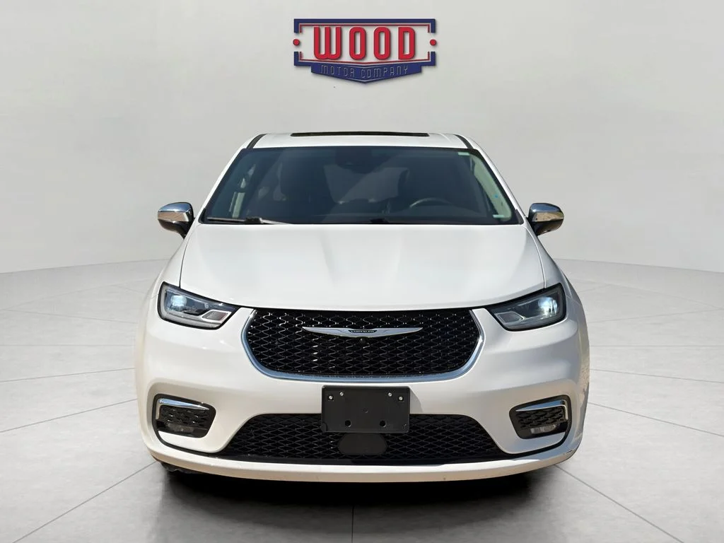 Used 2023 Bright White Clearcoat Chrysler Limited image 5