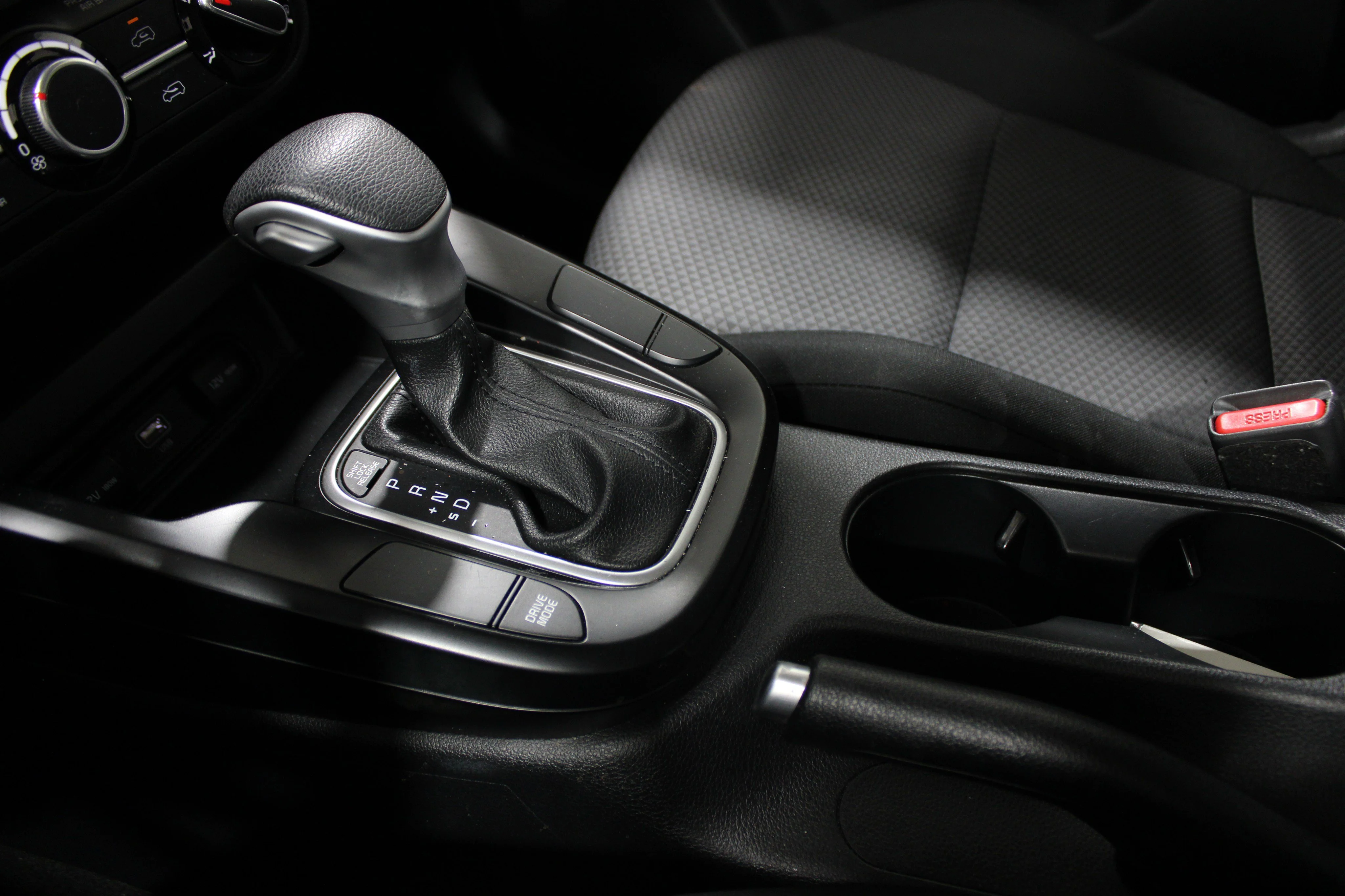 2024 Kia Soul LX - Photo 16