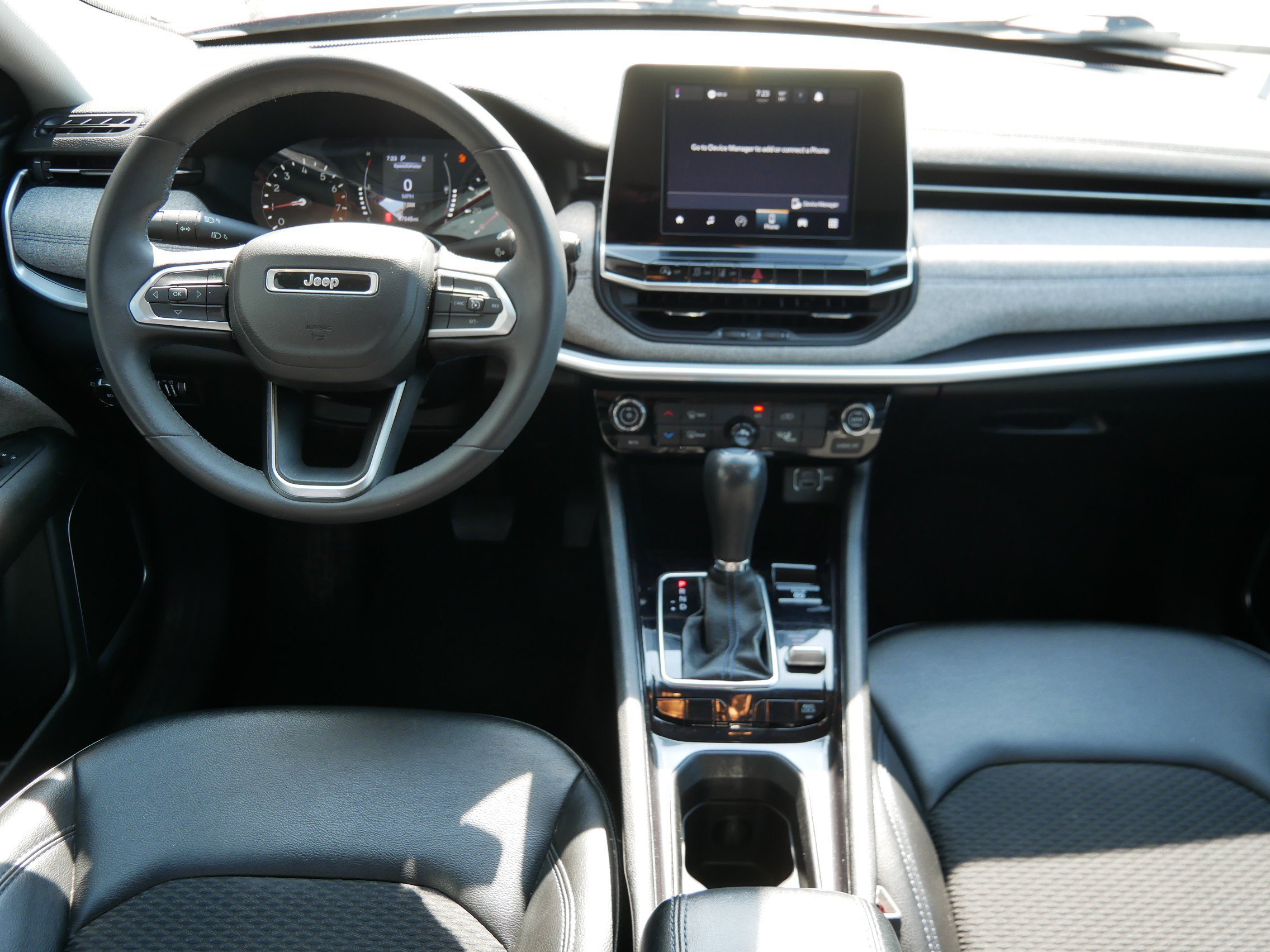 Used 2022 Velvet Red Pearlcoat Jeep Latitude image 15