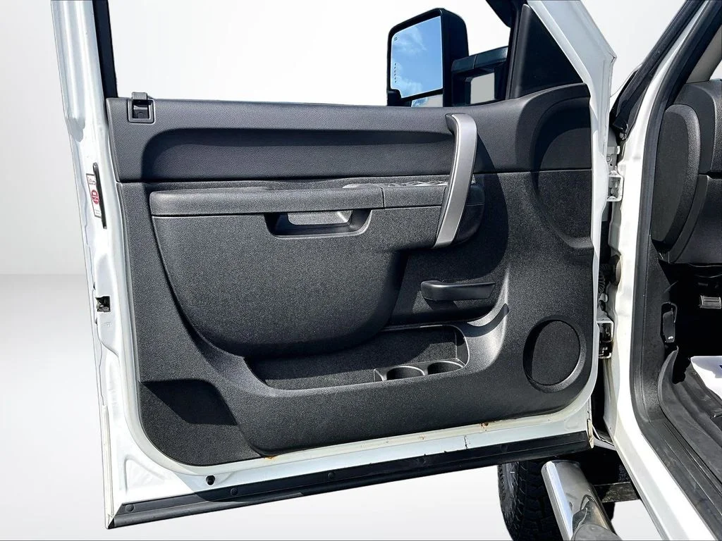 Used 2014 White GMC SLE image 23