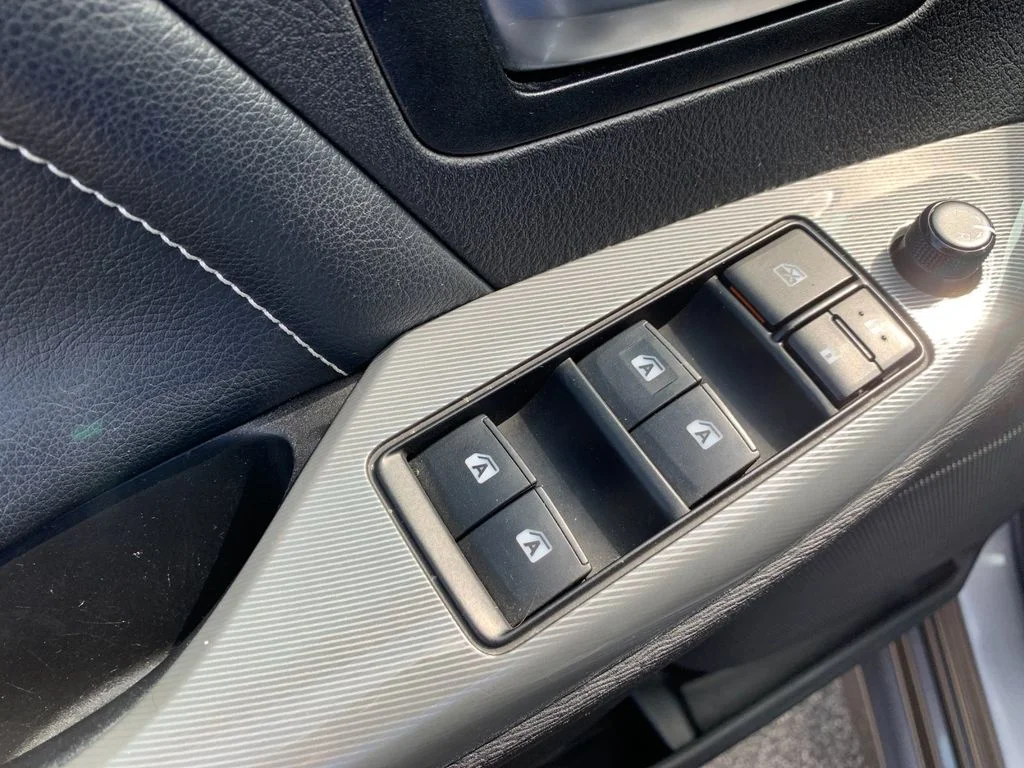 Used 2018 Gray Toyota SE Premium image 13