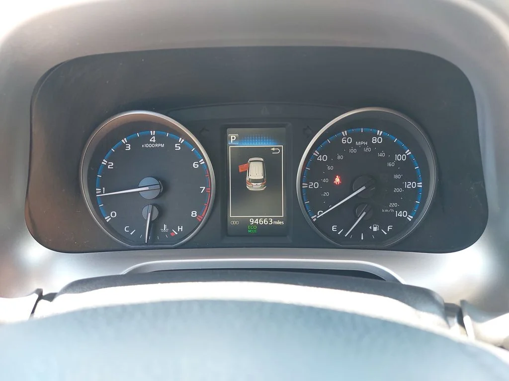Used 2018 Gray Toyota LE image 18