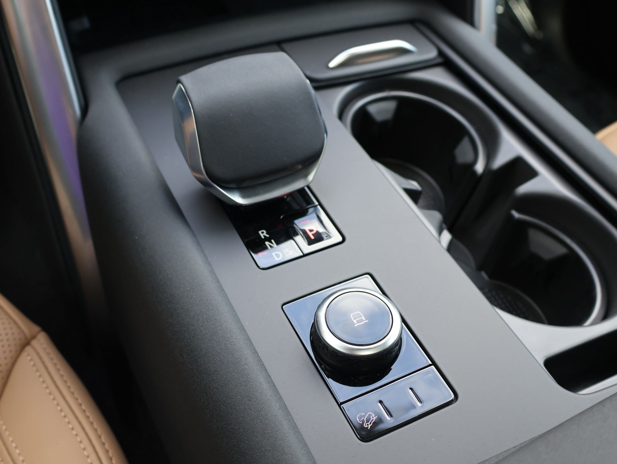 New 2026 Eiger Grey LAND ROVER Dynamic SE image 17