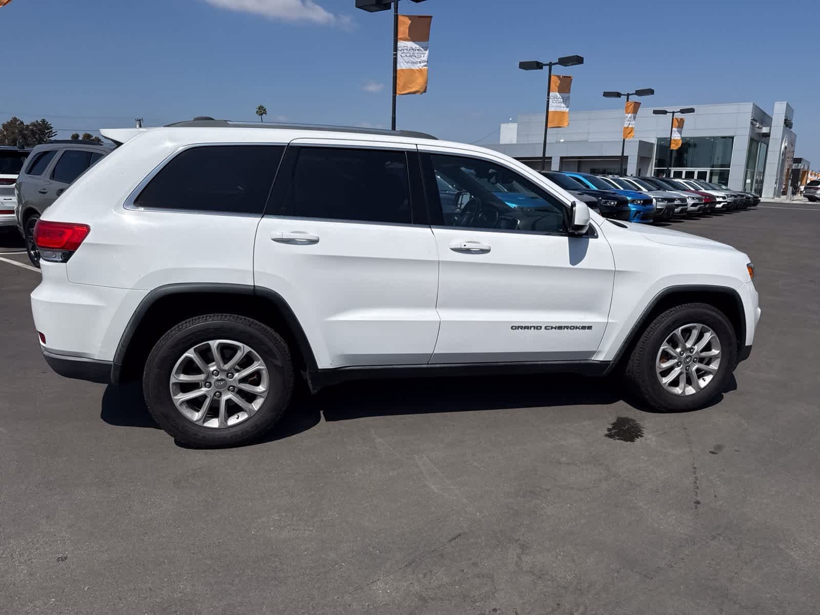 Used 2015 Bright White Clearcoat Jeep Laredo image 11
