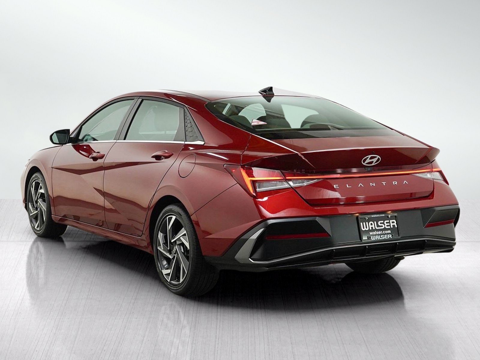 Used 2025 Ultimate Red Hyundai SEL Convenience IVT image 4
