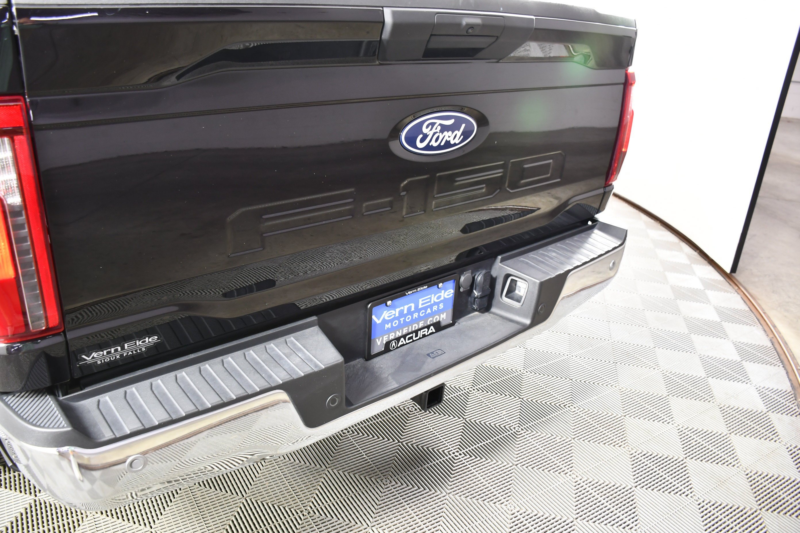 Used 2025 Black Metallic Ford XLT image 15