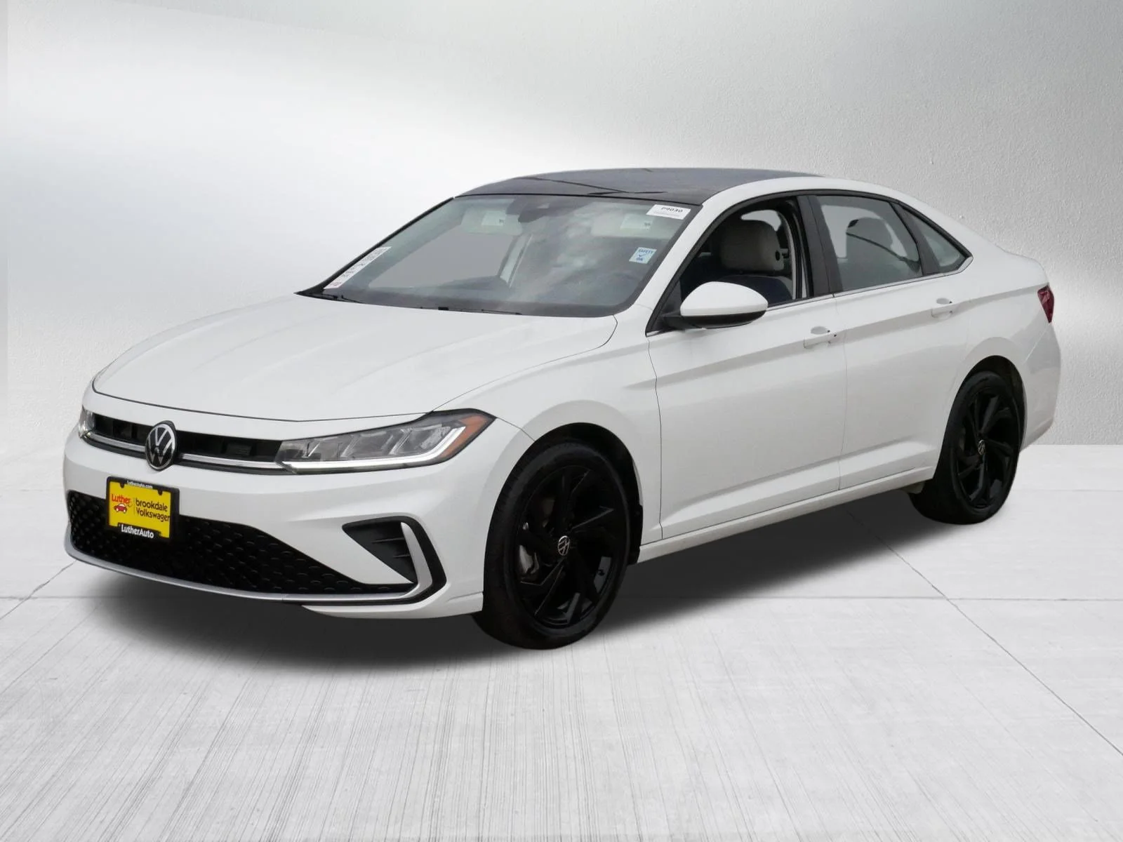 Used 2025 Opal White Pearl Volkswagen SE image 3