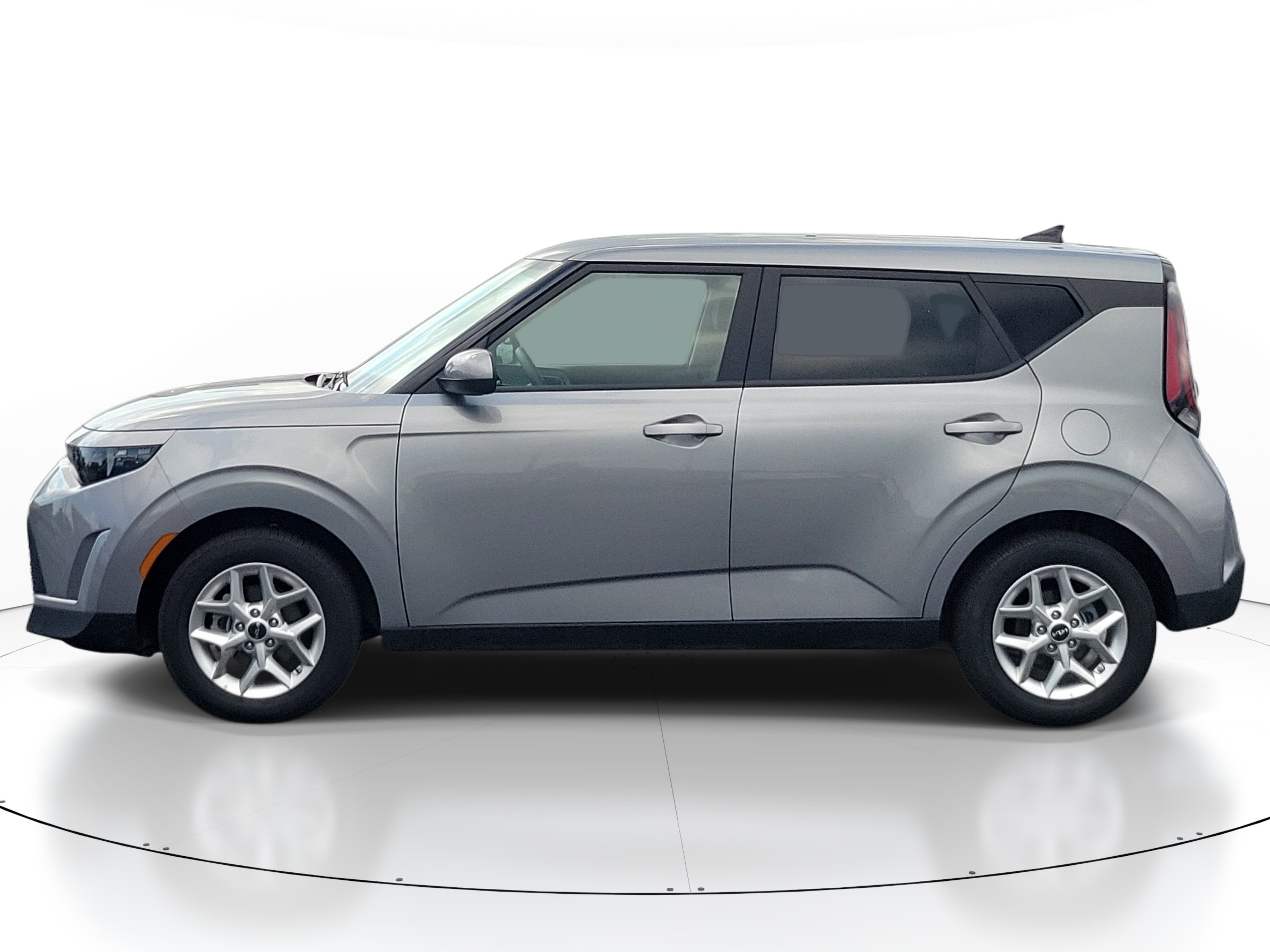 Used 2025 Gray Kia  image 3