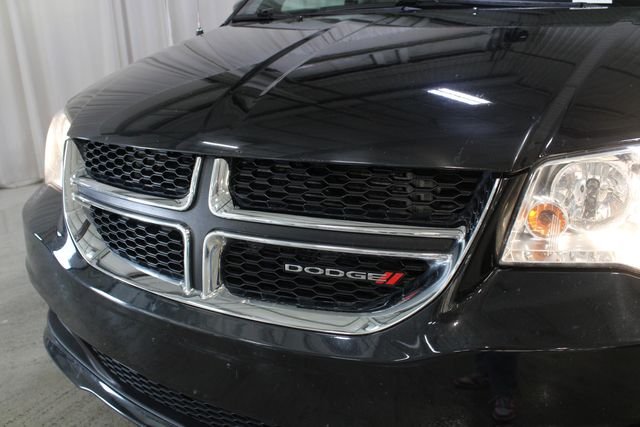Used 2019 Black Dodge SXT image 30