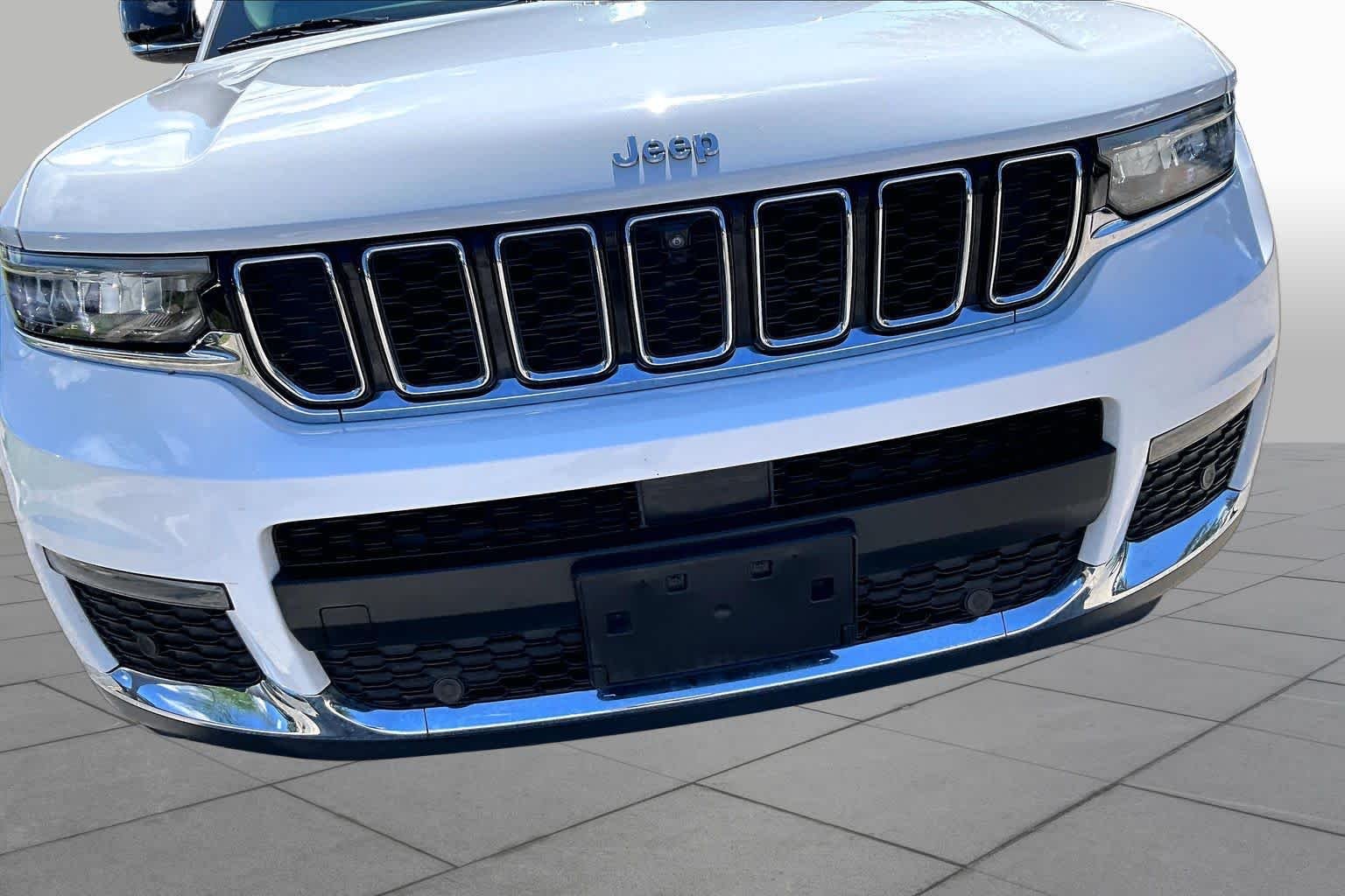 Used 2022 Bright White Clearcoat Jeep Limited image 30