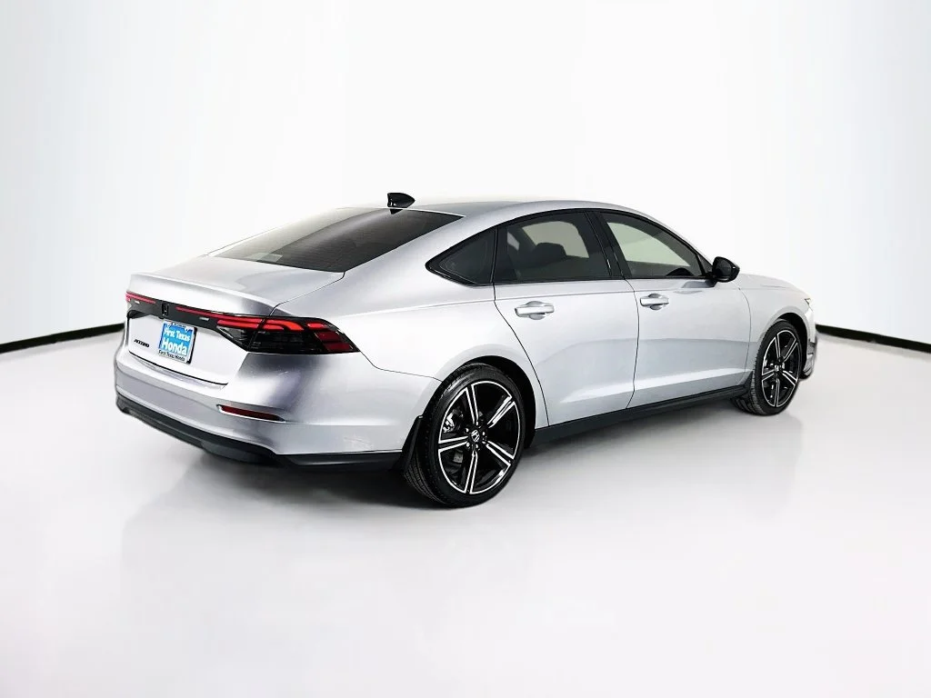 New 2026 Solar Silver Metallic Honda SE image 7