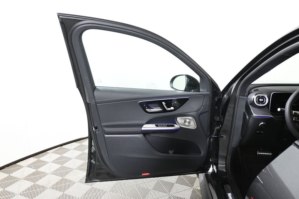 Used 2026 Graphite Grey Metallic Mercedes-Benz GLC 300 image 28