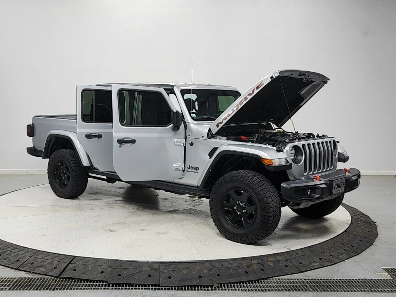 Used 2022 Silver Jeep Mojave image 9