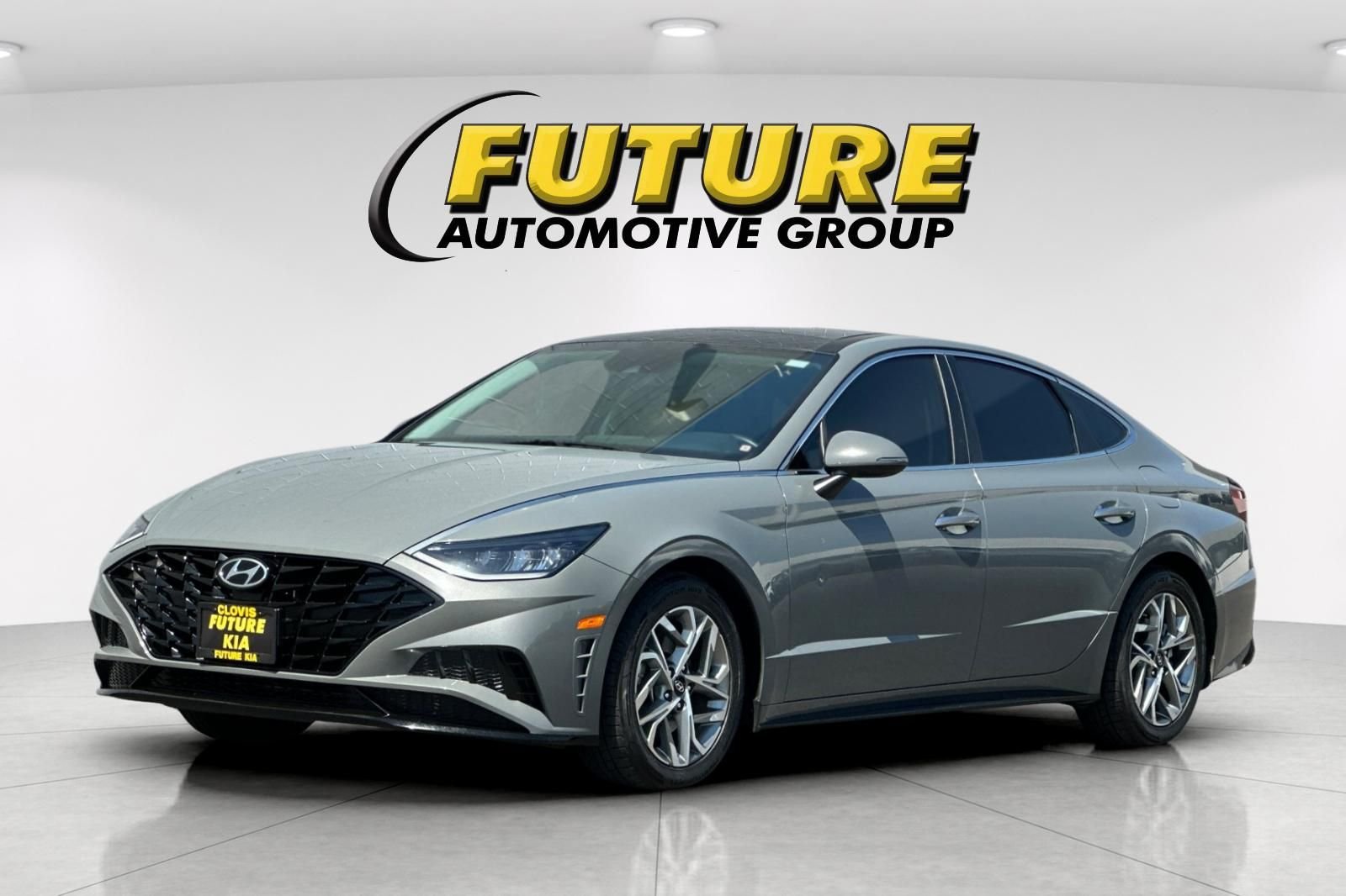 Used 2022 Gray Hyundai SEL image 8