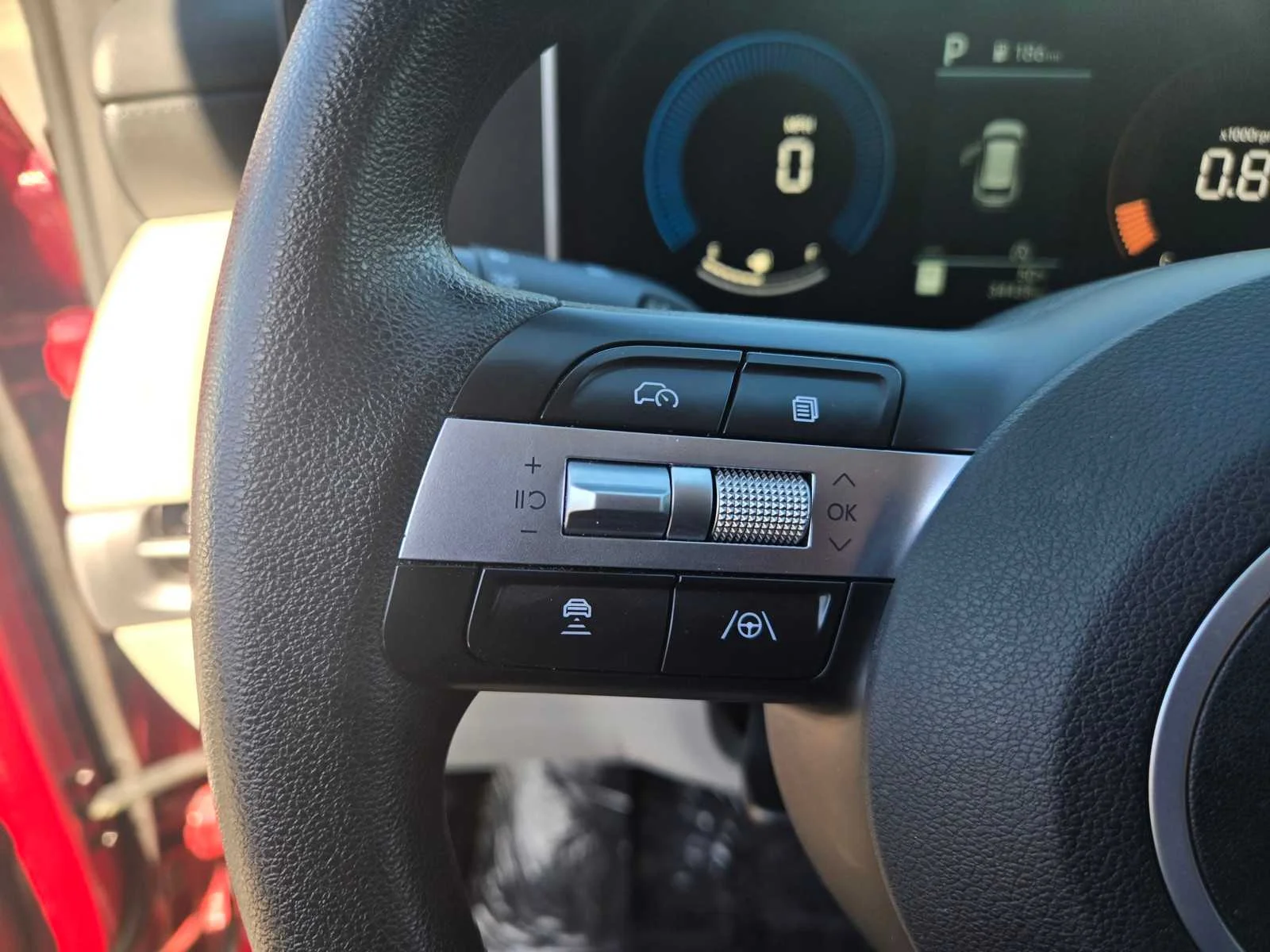 Used 2025  Hyundai SEL image 27