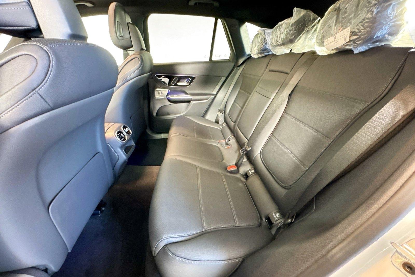 New 2026 Manufaktur Moonlight White Metallic Mercedes-Benz GLC 300 image 22