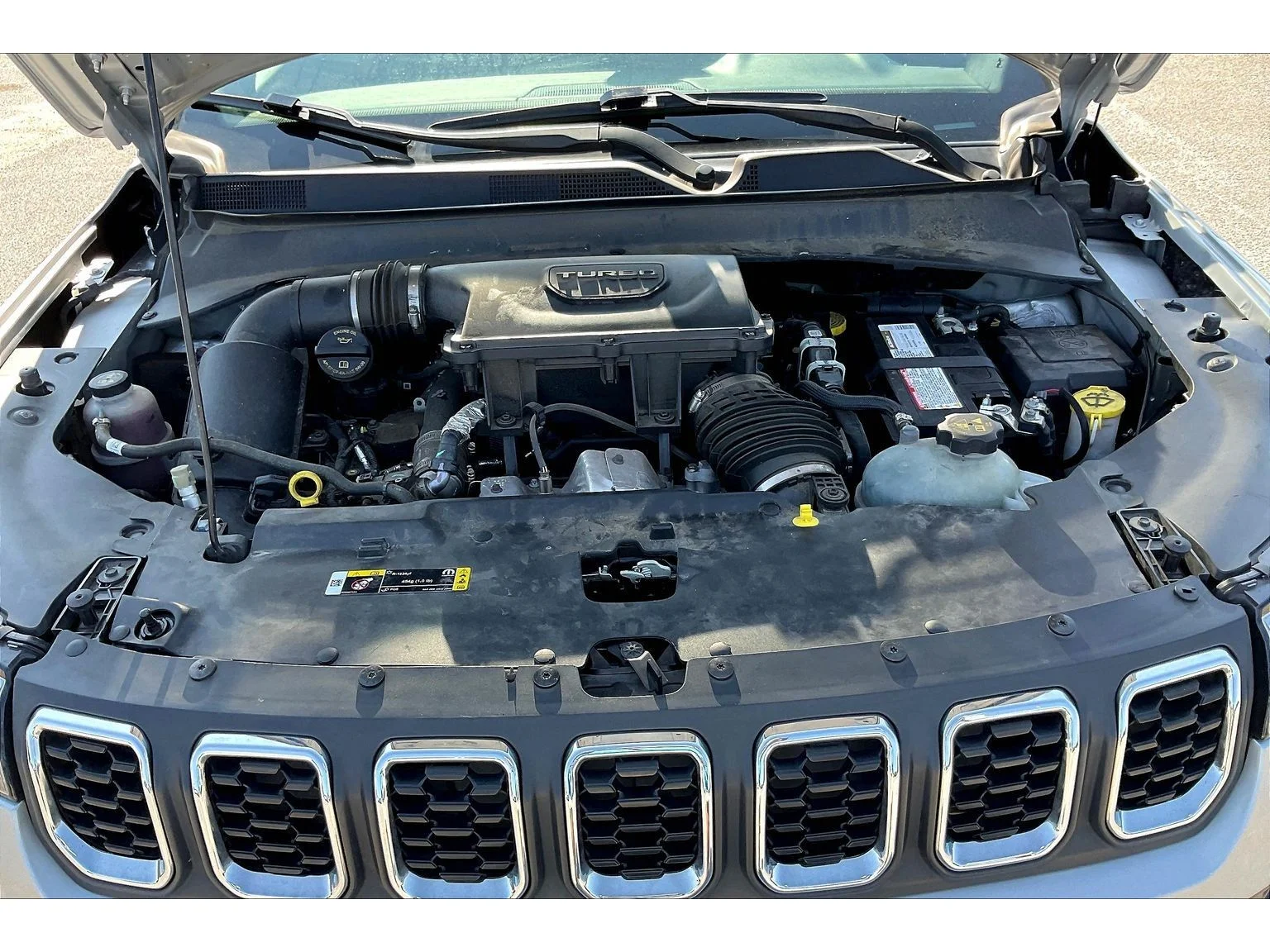 Used 2024 Silver Jeep Latitude image 8