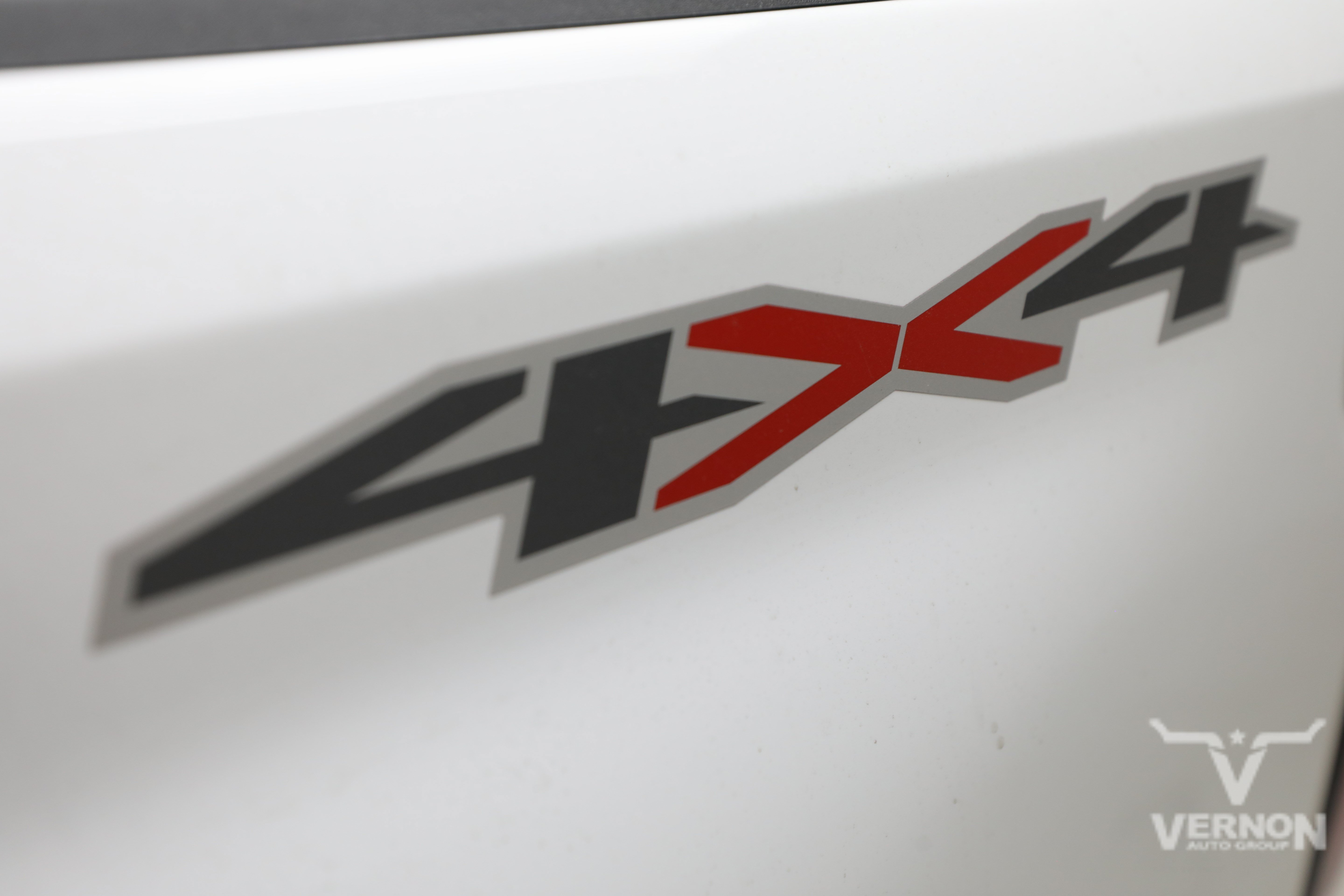 New 2026 Summit White Chevrolet N image 37