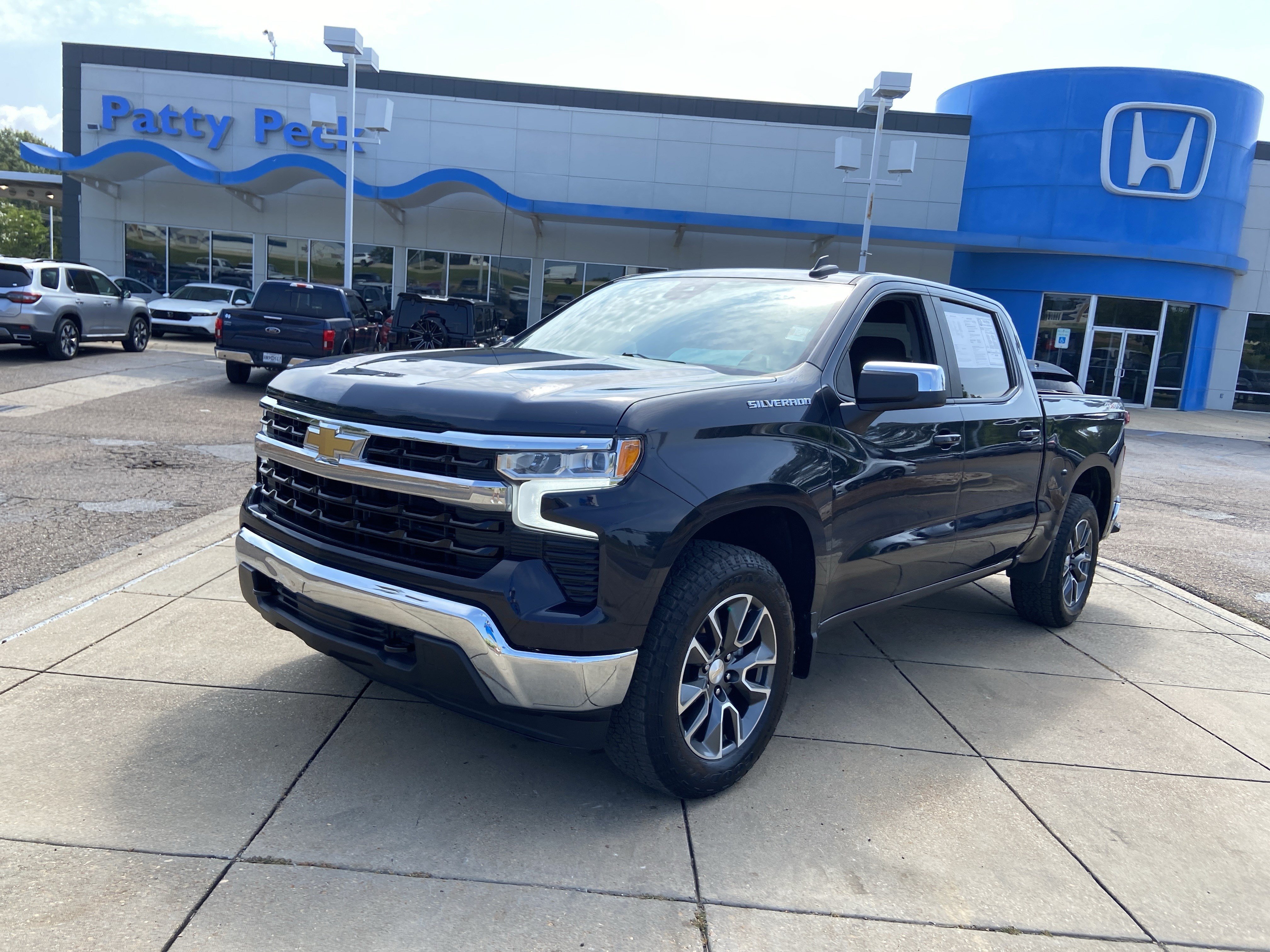 Used 2023 Dark Ash Metallic Chevrolet LT image 4