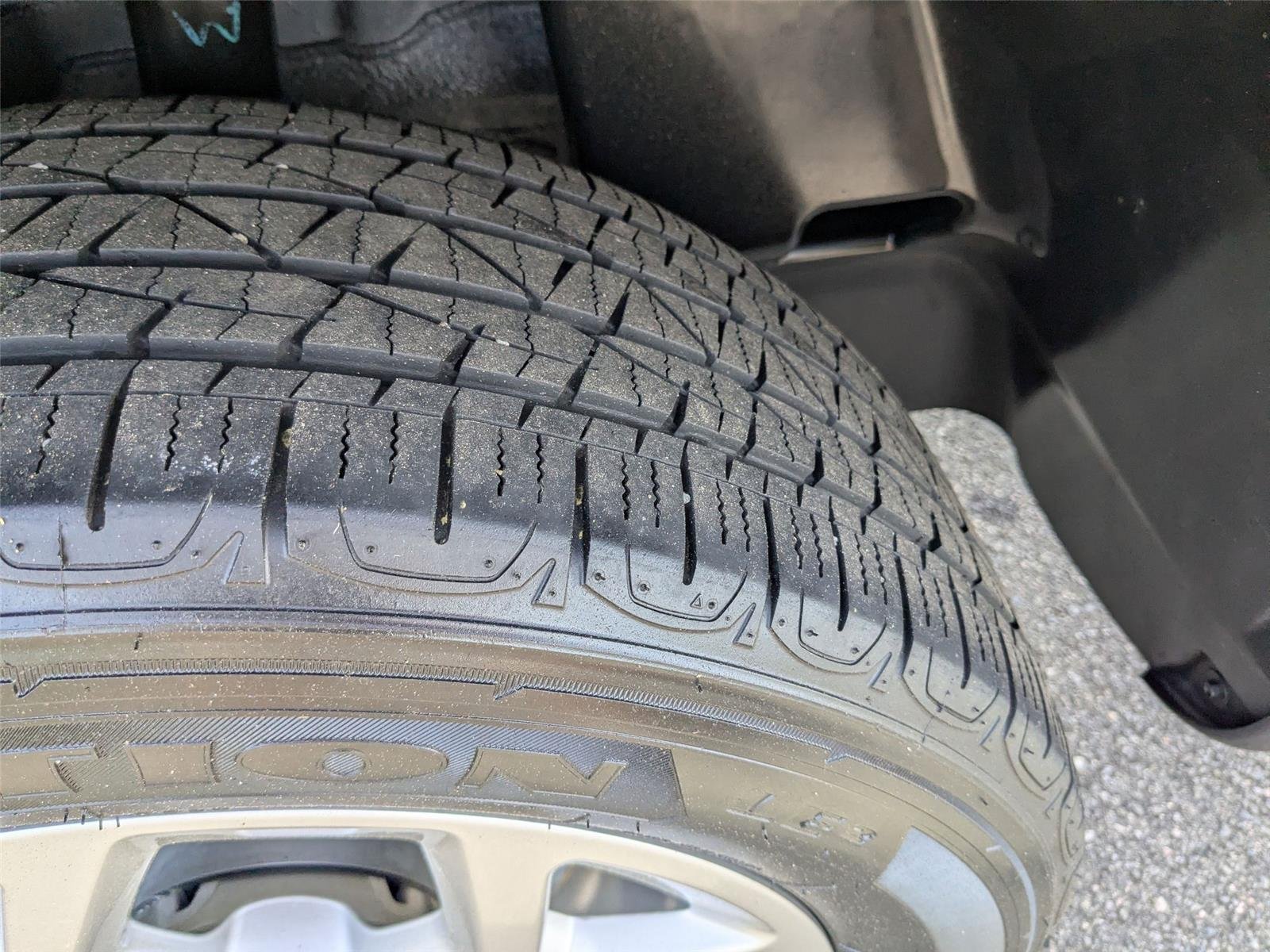 Used 2024 Diamond Black Crystal Pearlcoat Jeep Latitude image 11