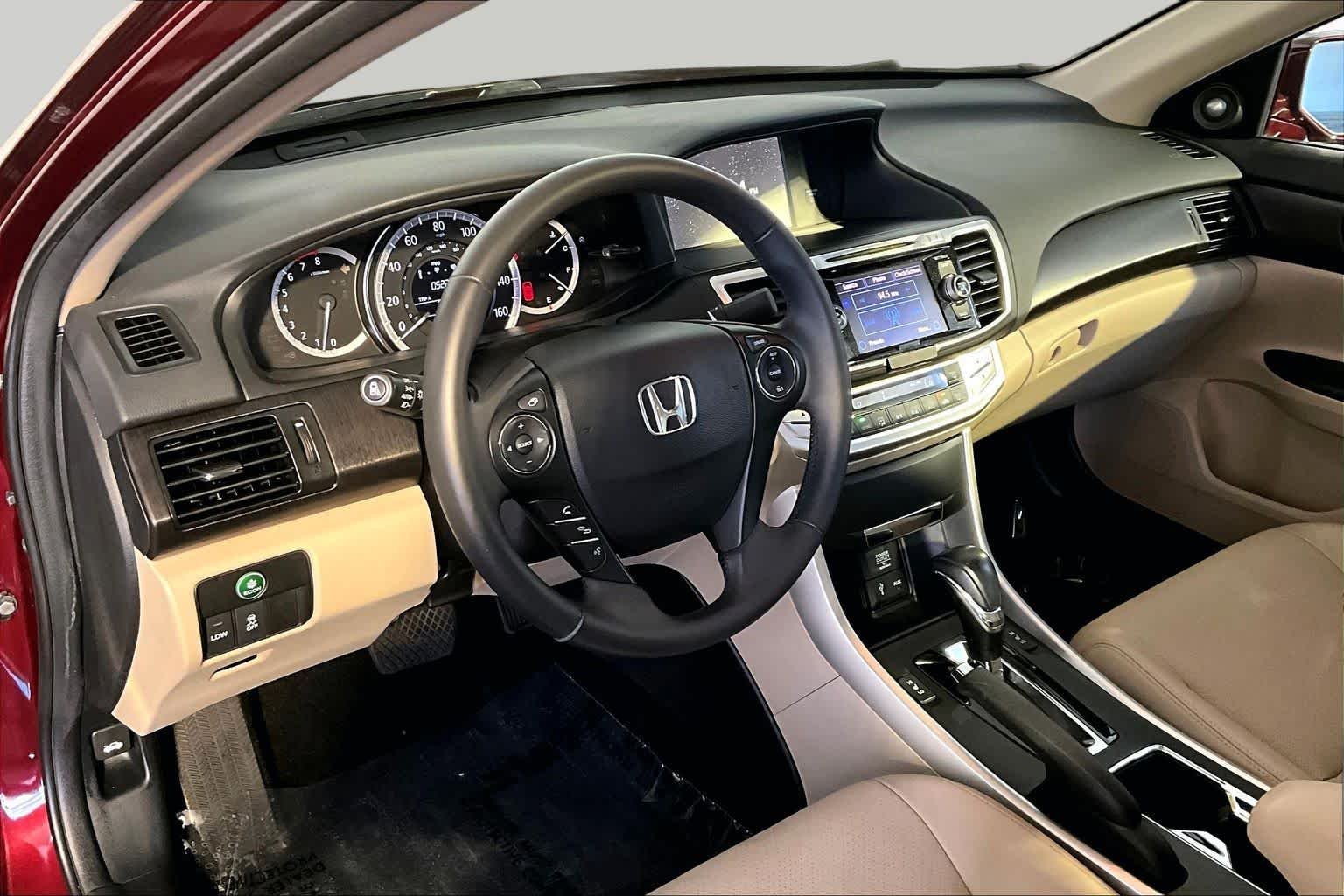 Used 2014 Alabaster Silver Metallic Honda EX-L image 18