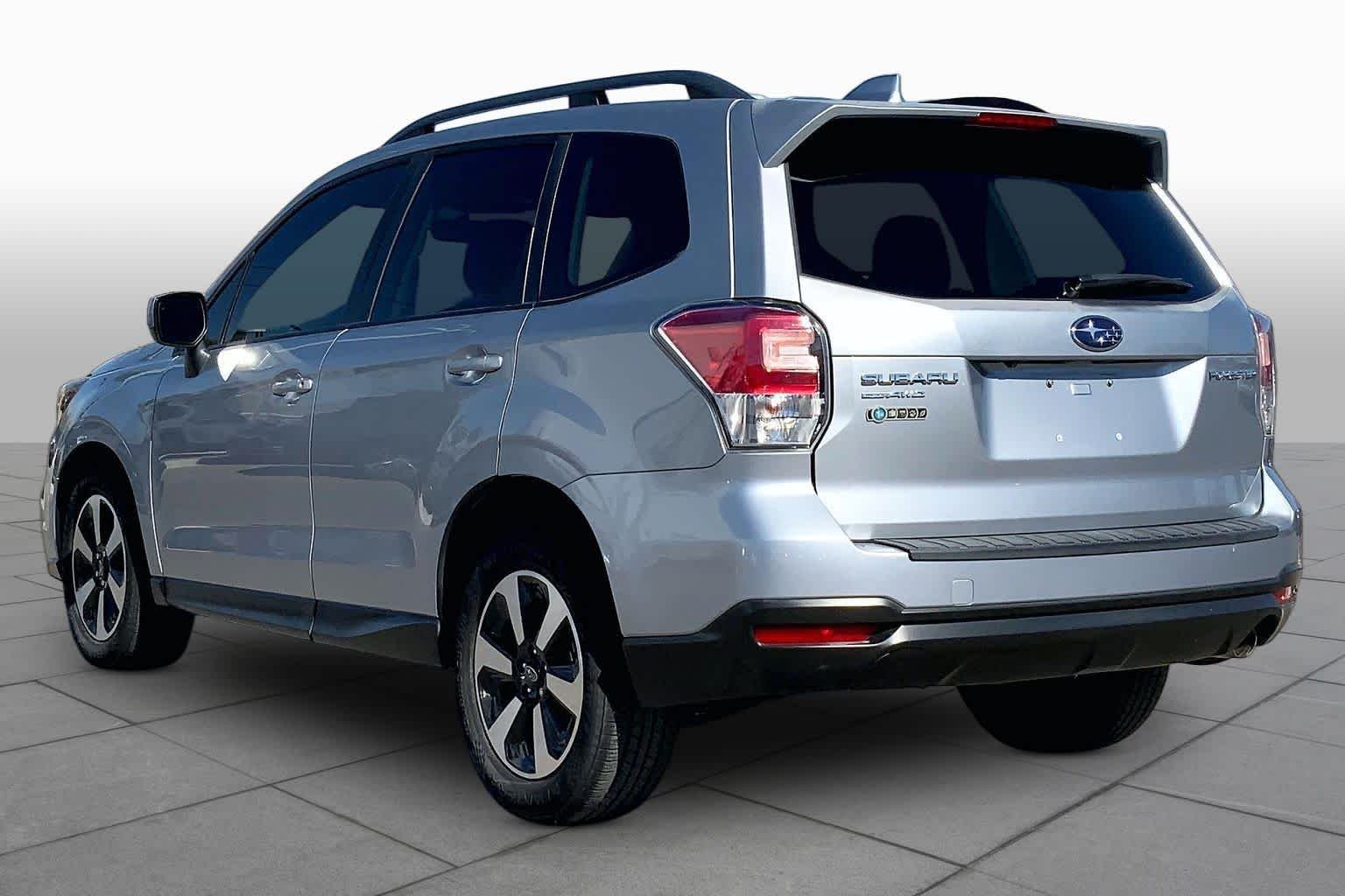 Used 2018 Ice Silver Metallic Subaru Premium image 10