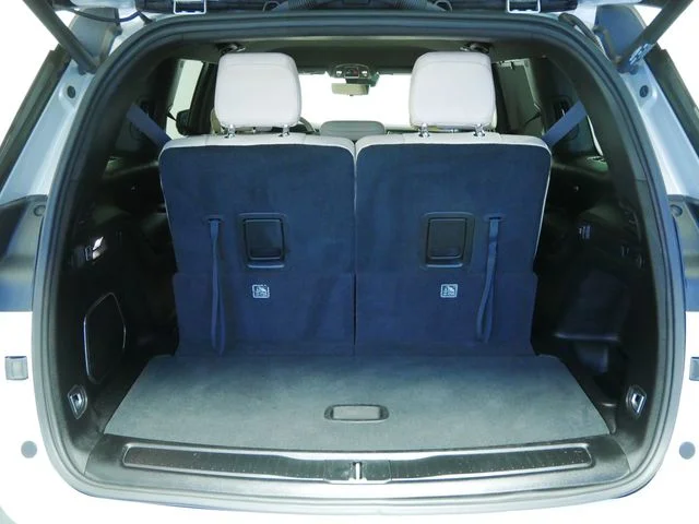 Used 2023 Silver Jeep Limited image 11