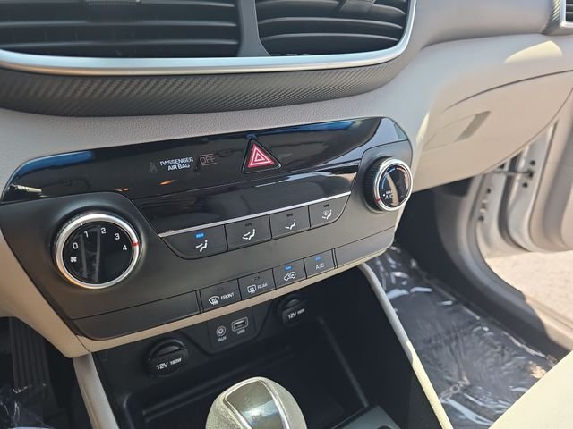 Used 2019 White Hyundai SE image 24