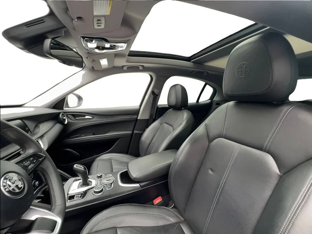 Used 2021 Blue Alfa Romeo Sprint image 19