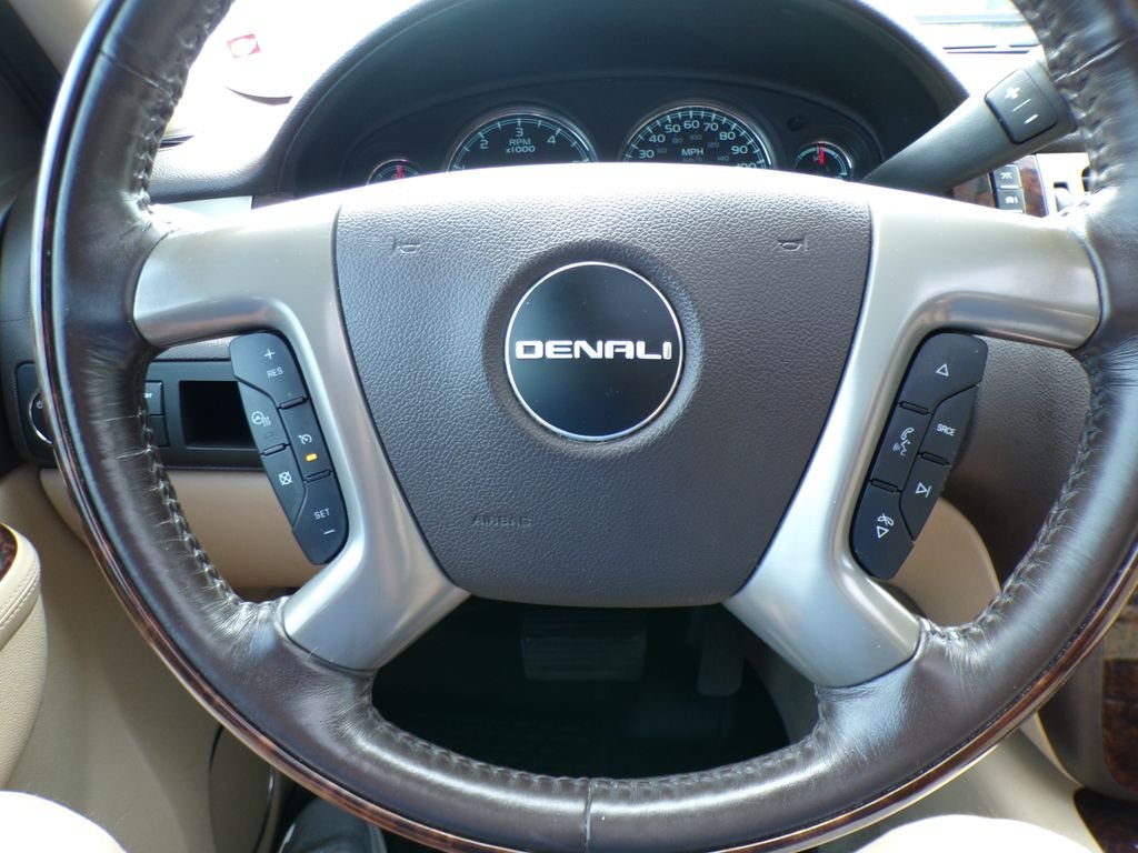 Used 2013 White Diamond Clearcoat GMC Denali image 15