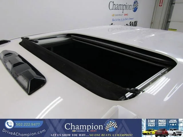 Used 2024 White Frost Tricoat GMC Denali image 5