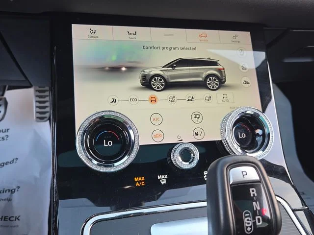Used 2020  Land Rover R-Dynamic SE image 21