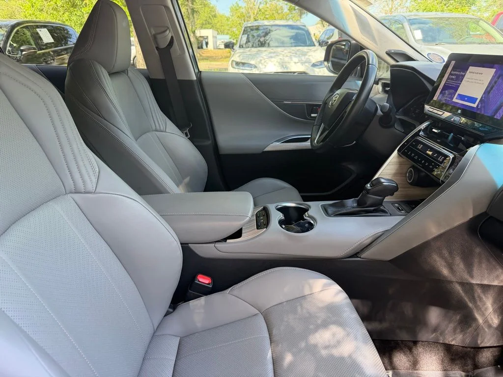 2024 Toyota Venza Limited - Photo 9