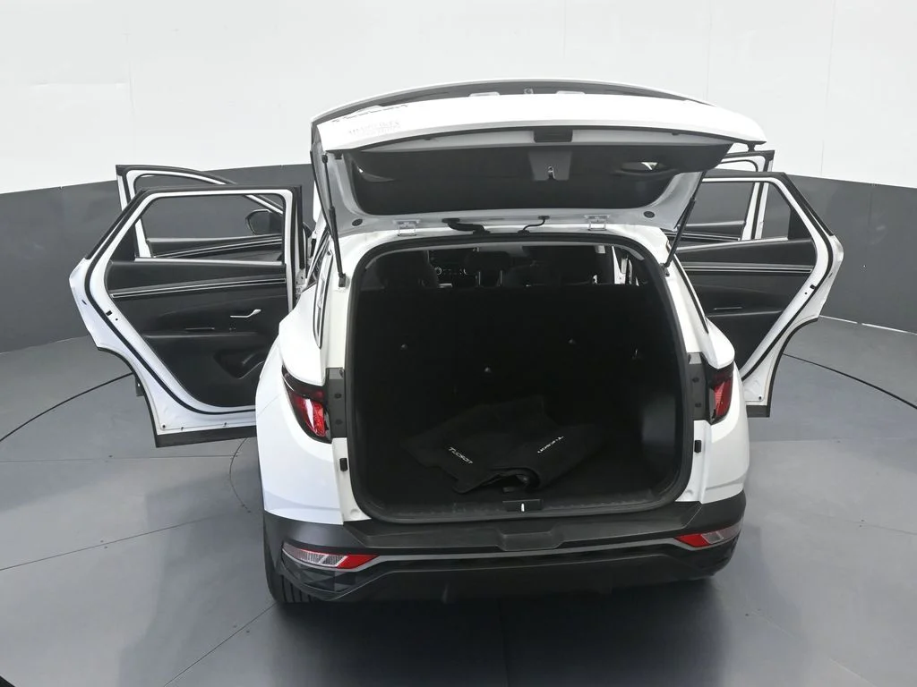 Used 2024 White Pearl Hyundai SE image 60