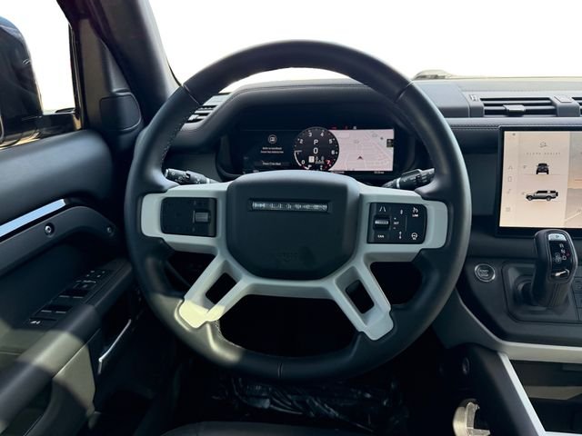 Used 2025 Black Land Rover X-Dynamic SE image 13