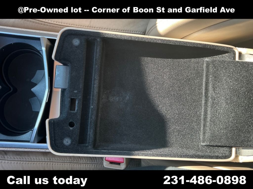 Used 2008 White Cadillac Base image 25