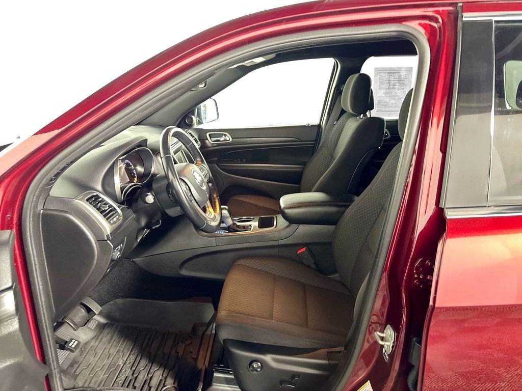 Used 2021 Velvet Jeep Laredo E image 11