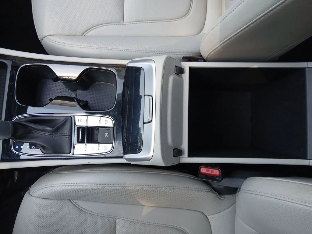 Used 2025 Black Hyundai SEL Convenience image 34