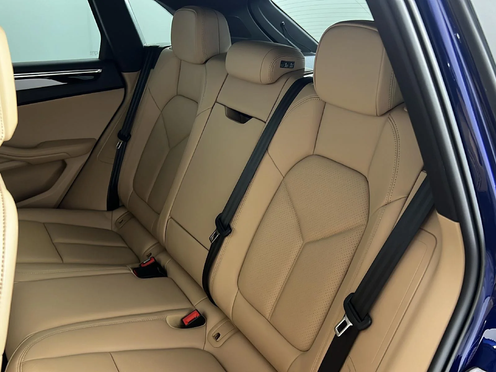 Used 2024 Gentian Blue Metallic Porsche  image 4