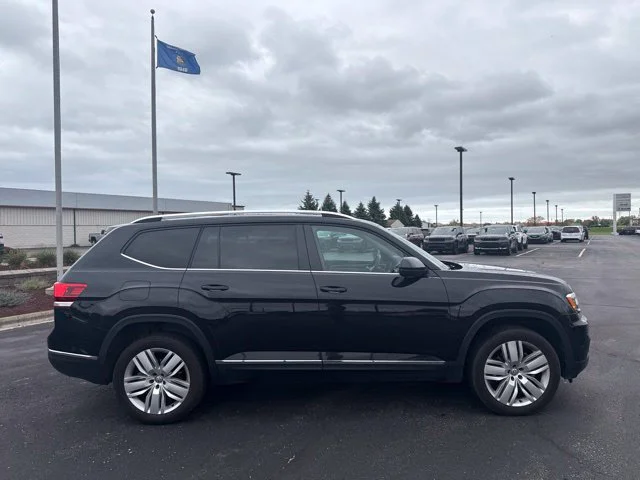 Used 2019 Deep Black Volkswagen SEL image 6