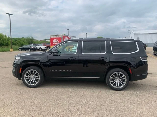 Used 2022 Diamond Black Crystal Pearlcoat Jeep Series II image 2