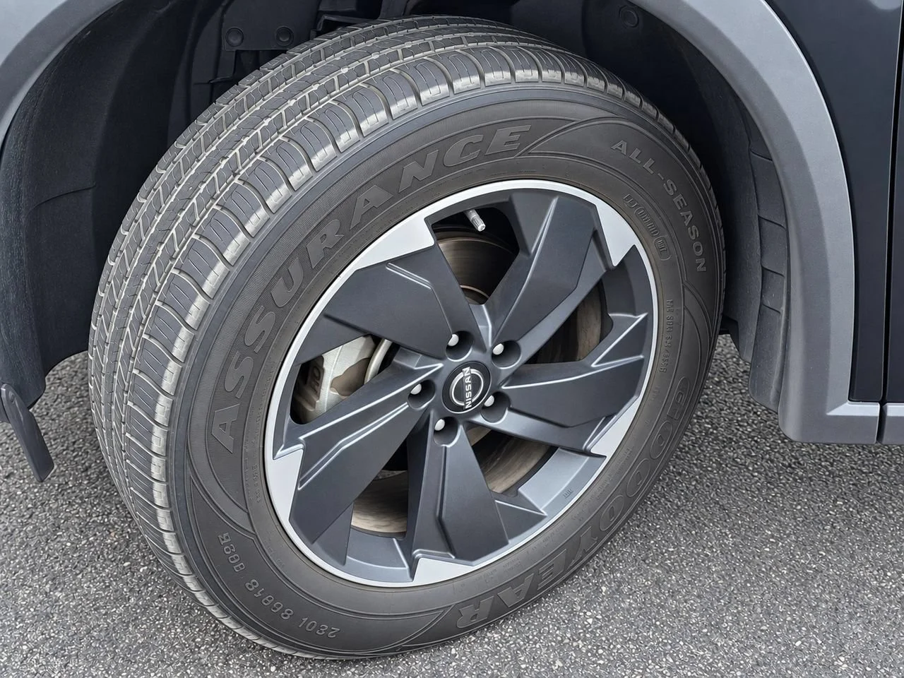 Used 2025  Nissan SV image 9