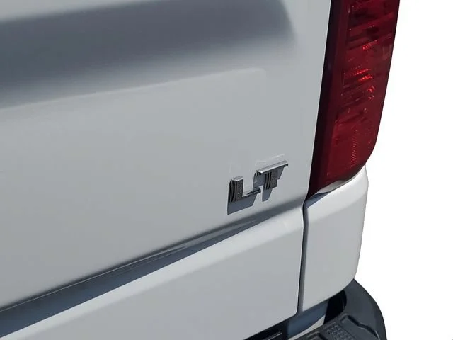 Used 2024 Summit White Chevrolet LT image 29