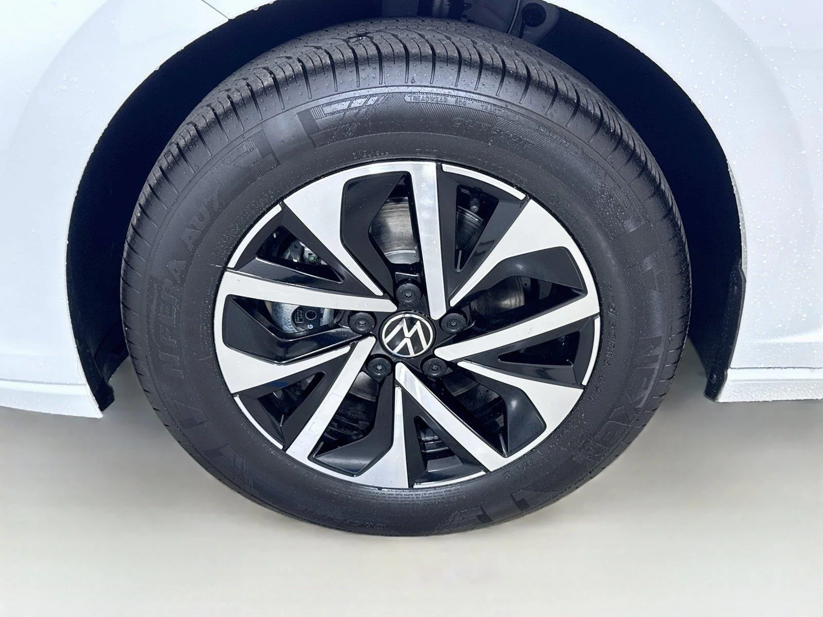 New 2027 Pure White Volkswagen S image 28