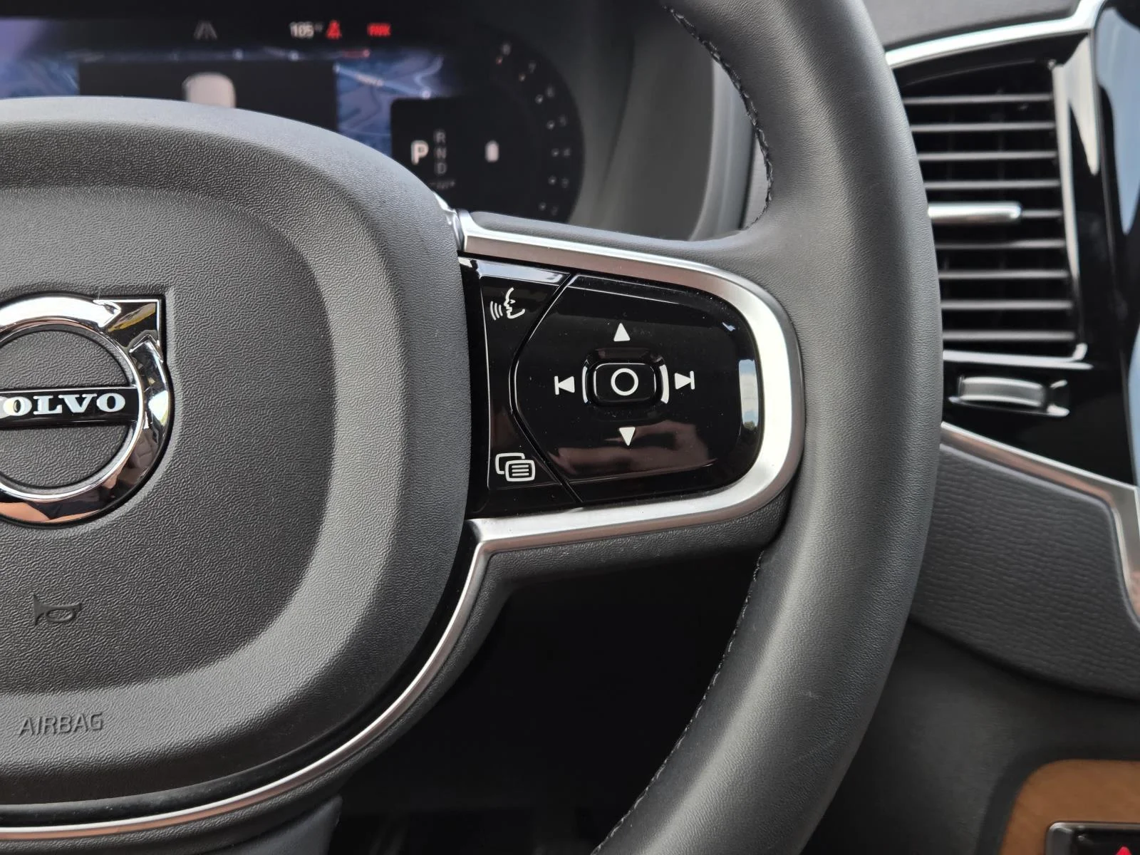 Certified Used 2024 Onyx Black Metallic Volvo Plus Bright Theme image 21