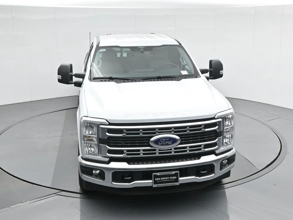 New 2026 Oxford White Ford XLT image 40