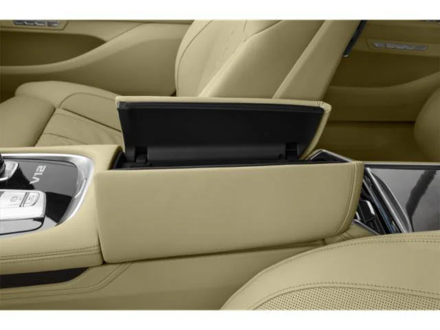Used 2019 Mineral White Metallic BMW M760i xDrive image 18