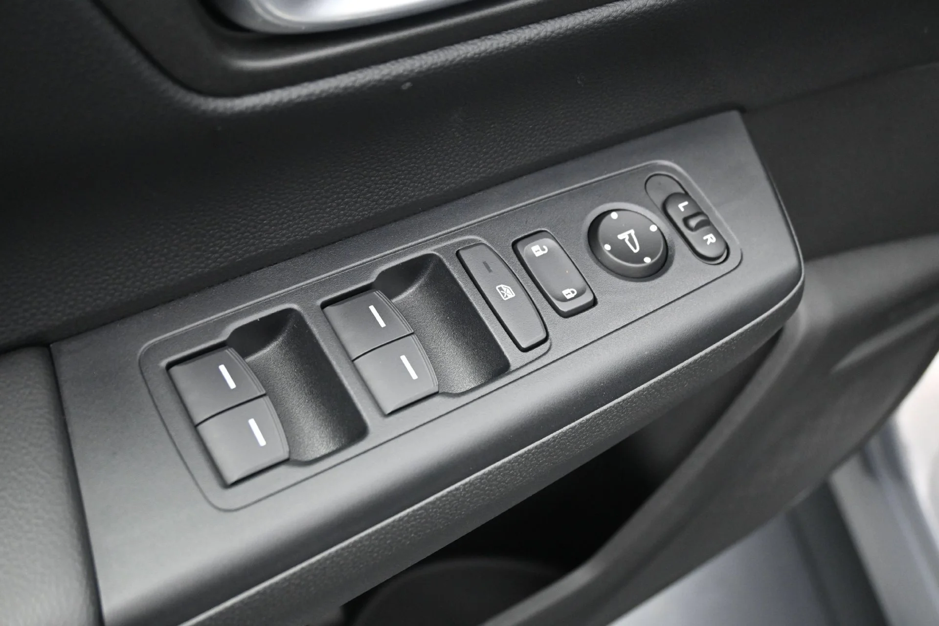 Used 2024  Honda 5D WAGON HYBRID SPORT-L AWD image 19
